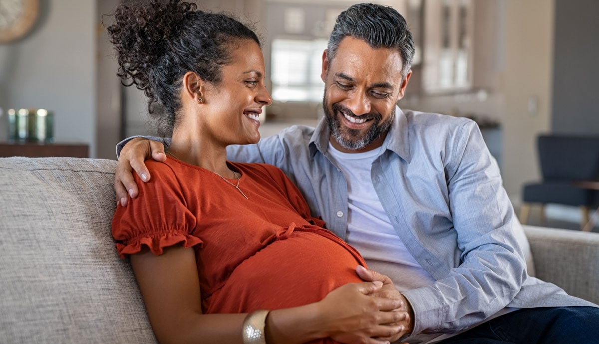 Happy-35+-couple-expecting-baby